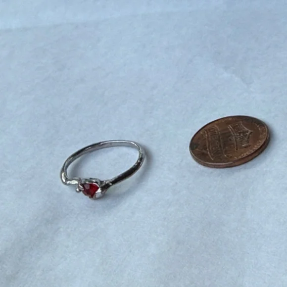 Source Unknown Silver Ring with Vibrant Red Stone - Picture 2 of 3